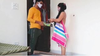 Delivery Boy Fucks Bhabhi After Parcel Drop