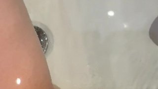 Pissing Fetish: Russian Girl In Bathtub