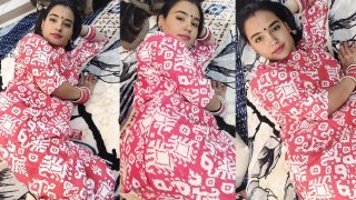 Indian Bhabhi Invites Boy To Hotel